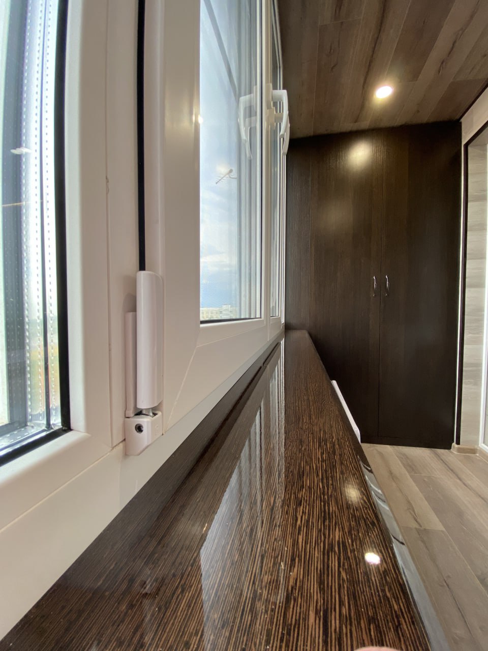 Modern Loggia in Rocky Depths