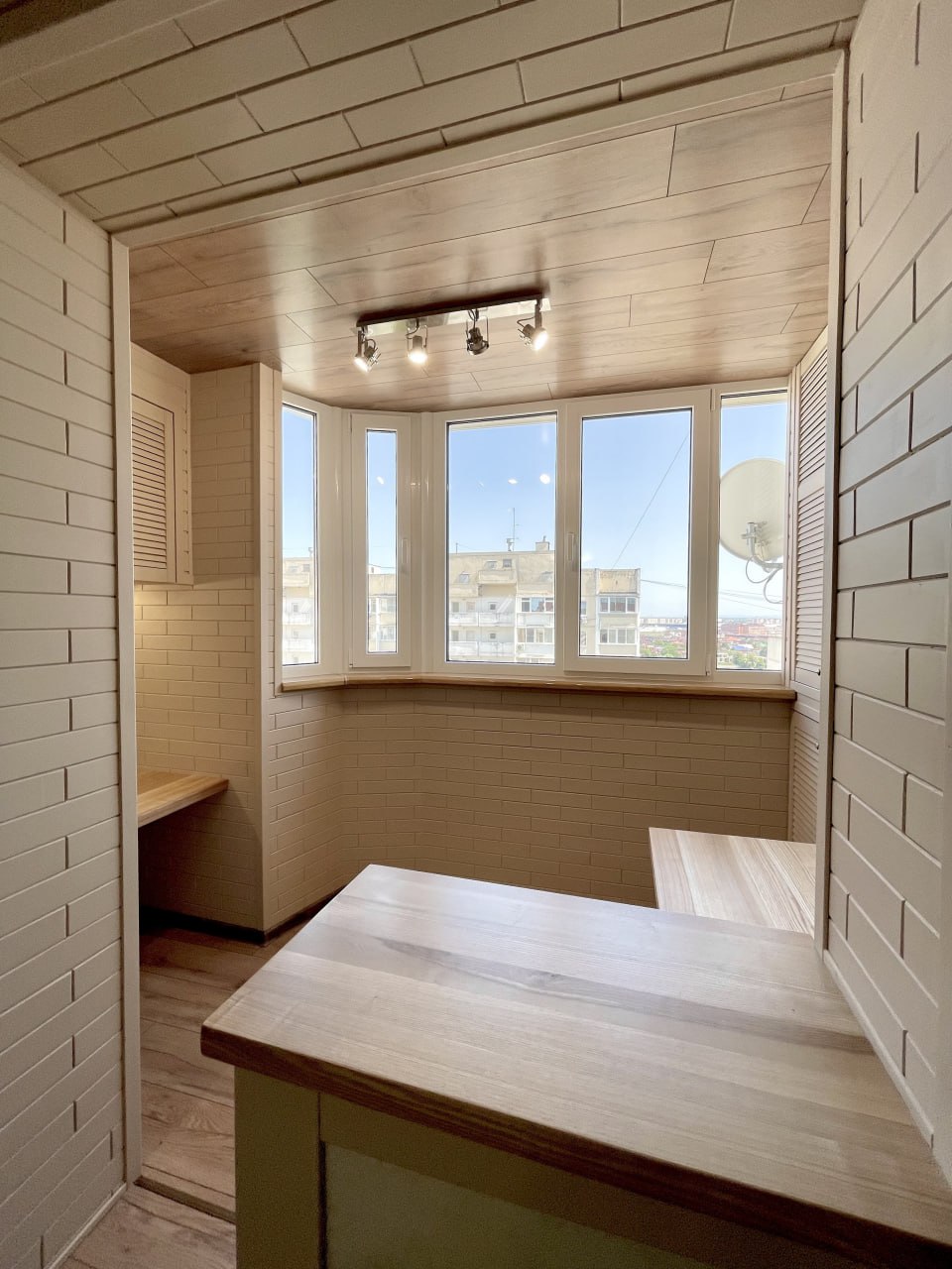 Romantic Haven: Turnkey Balcony Renovation Creates a Magical Atmosphere