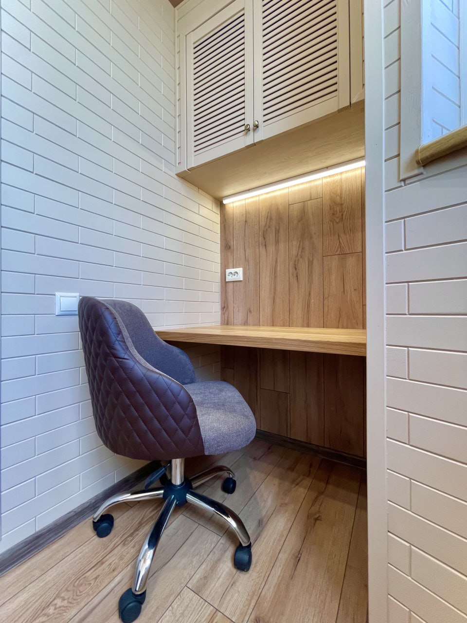 Balcony Sanctuary: Turnkey Renovation Creates a Private Cozy Zone