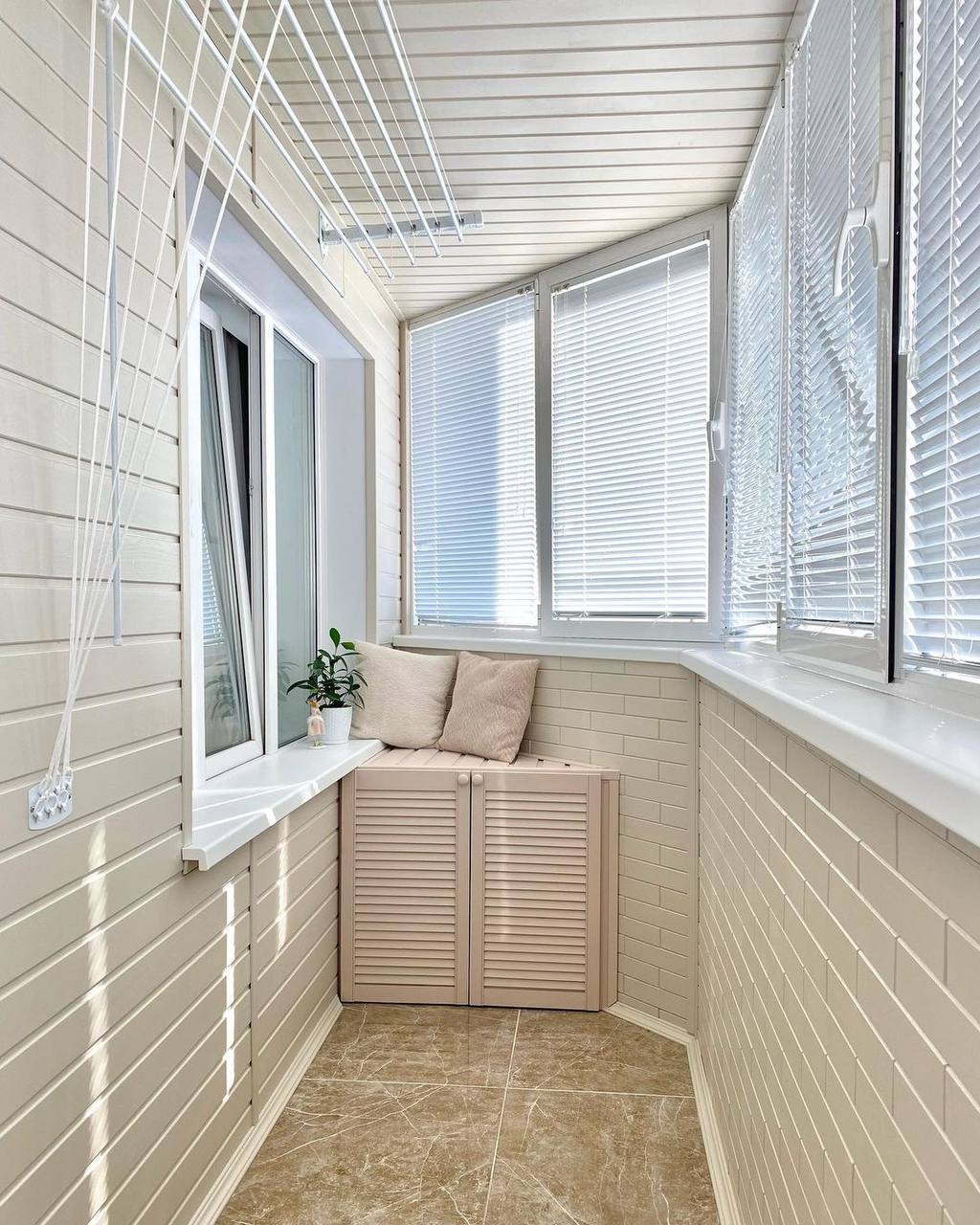 Coastal Style Balcony: Turnkey Renovation Brings the Beach to You