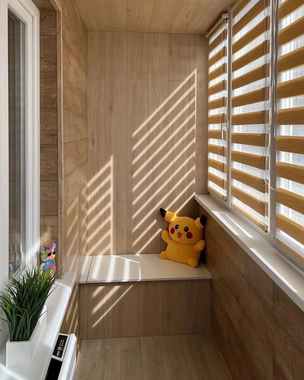 Sunlit Balcony: Turnkey Renovation Brings Light and Energy
