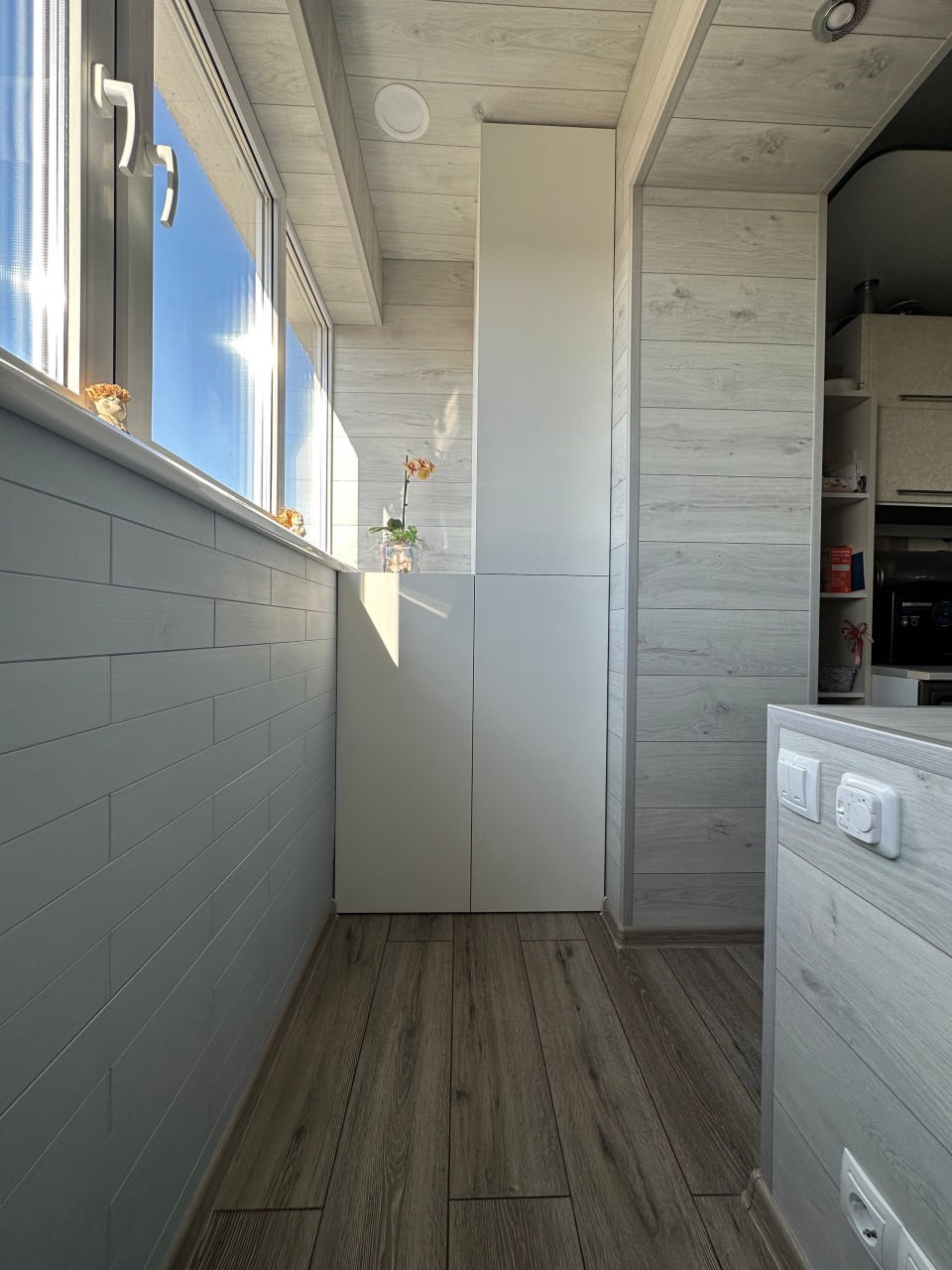 The Capital of Style: Minimalist Balcony Renovation
