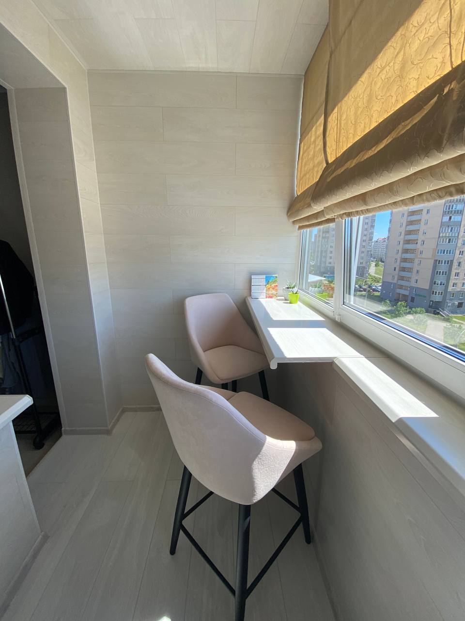 Panoramic View Balcony: Renovation with Stunning Vista