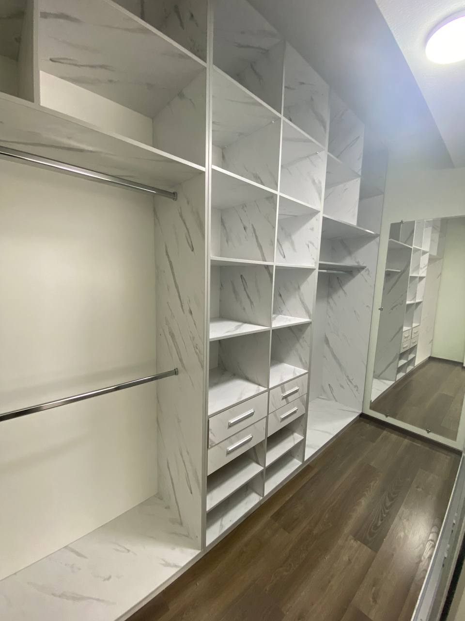 Perfect Balance: Style and Functionality in Your Walk-In Closet