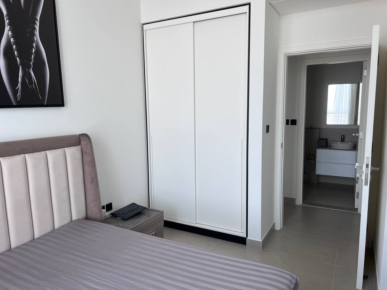Useful Free Spaces: Studio Apartment Design