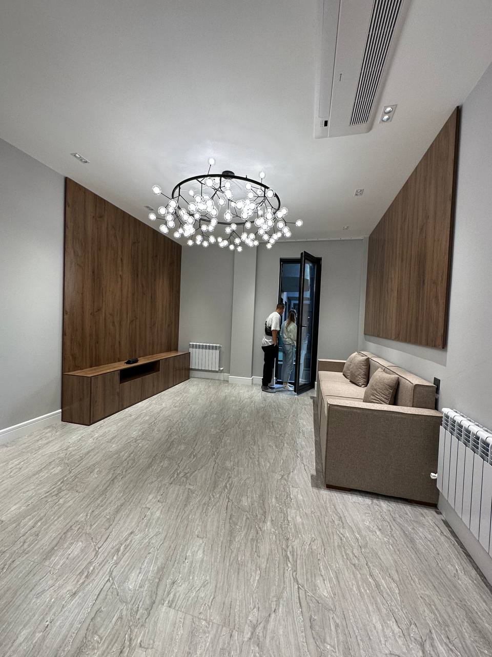 Modern and Sophisticated: Stunning Photos of an Apartment Design by Planirovki.by