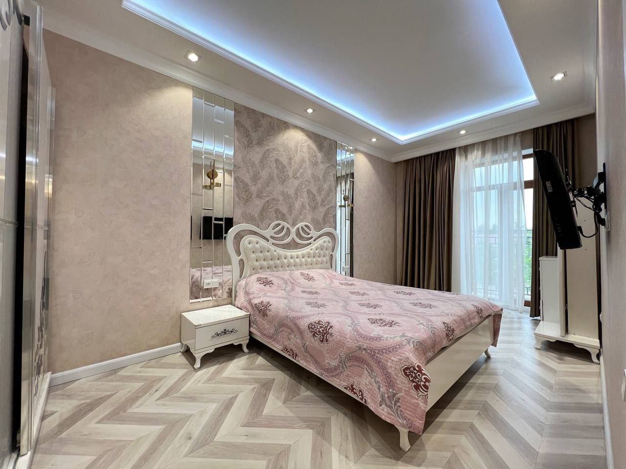 Dynamic Modern Style with Warm Accents