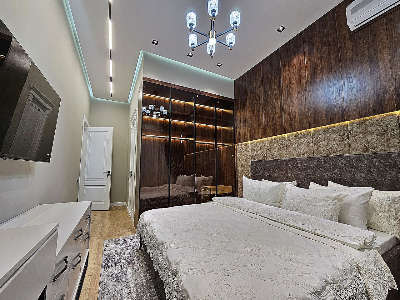 Elegant Space Division: Walk-In Closets with Partitions by Planirovki.by