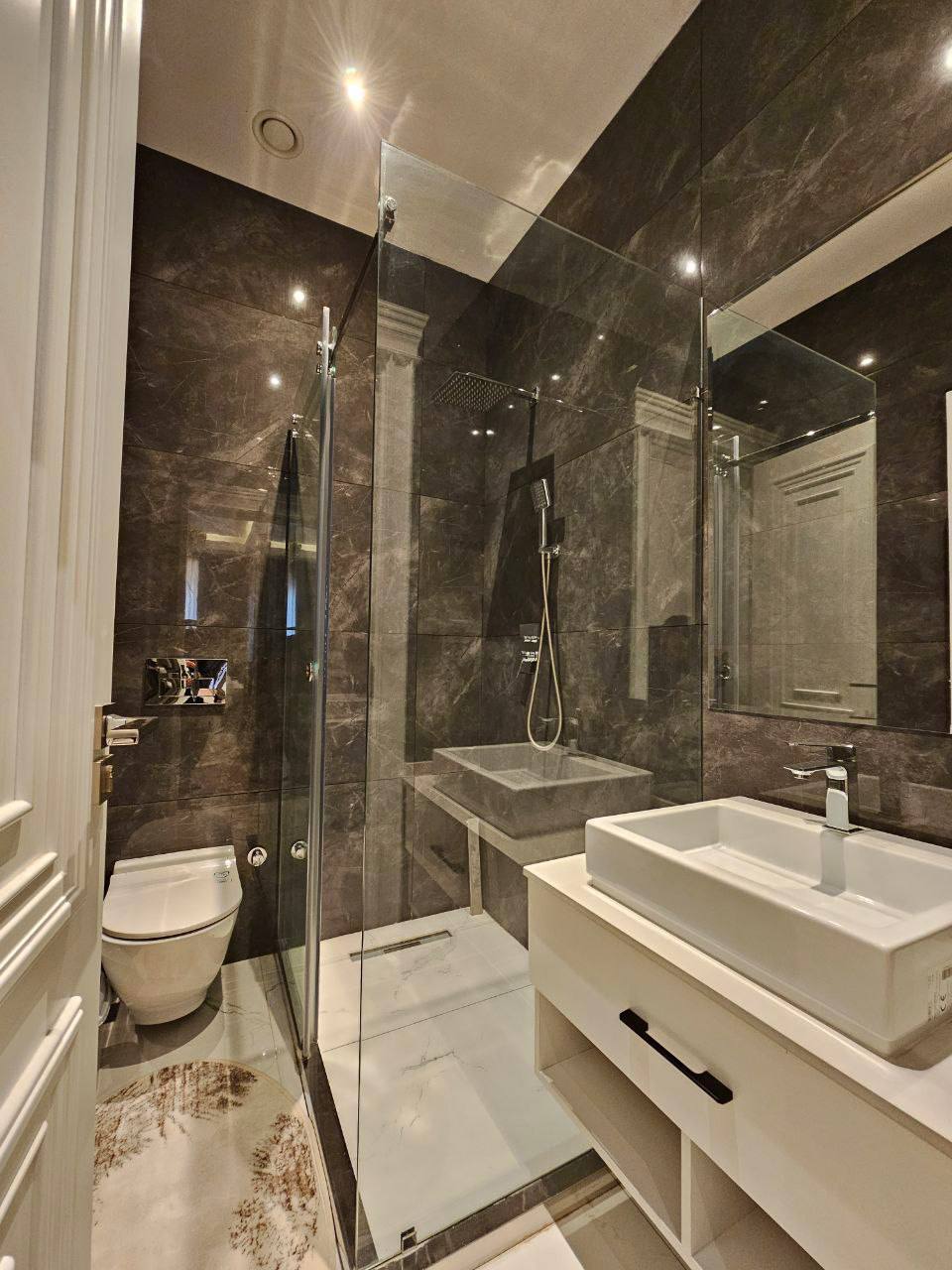 Modern Oasis: A Bathroom Dream Come True