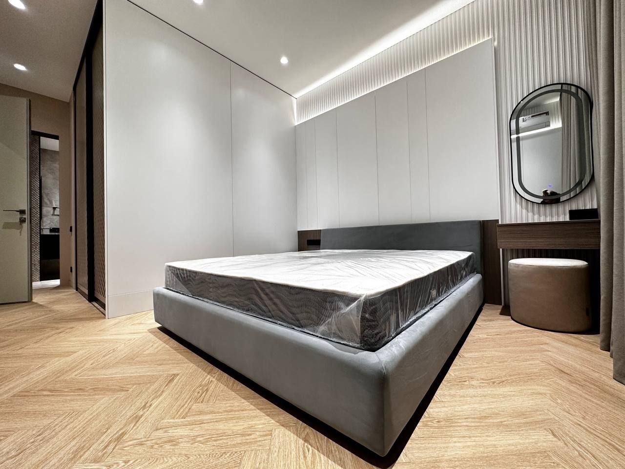 Warm Wooden Accents: Premium Class Trendy Interior