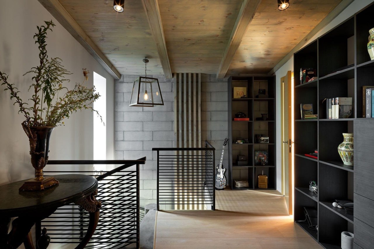 Industrial Chic: Metal Accents in a Loft Interior