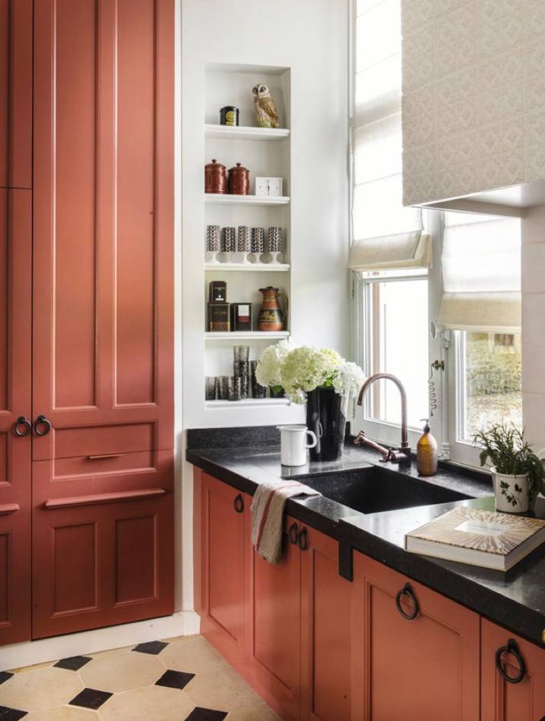 eauty in Details: Small Niche as an Accent
