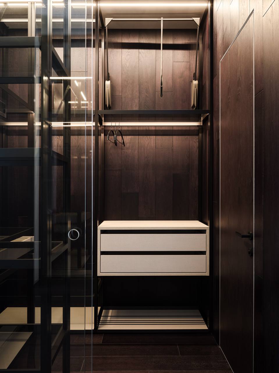 Elegance and Order: Your Ideal Wardrobe