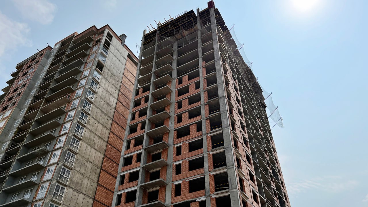 In the Heart of the City: Grand Avenue Residential Complex - An Oasis Amidst Urban Bustle