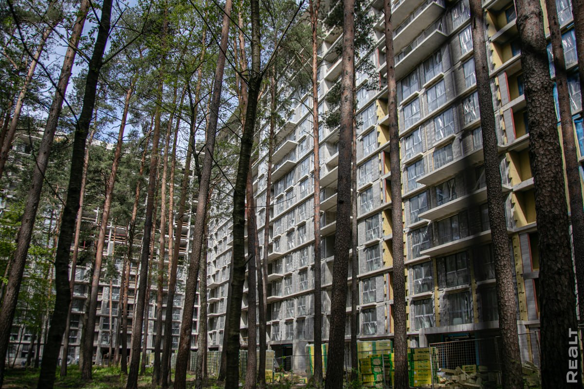 Features of the Apartments on the Upper Floors in the Cozy Residential Complex: Premium Housing with Panoramic Views
