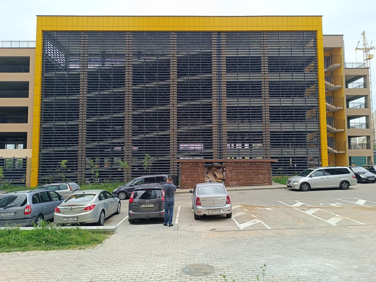 The Beauty of Multi-Level Parking Structures: A Closer Look at the Kvartal na Grushevke Residential Complex