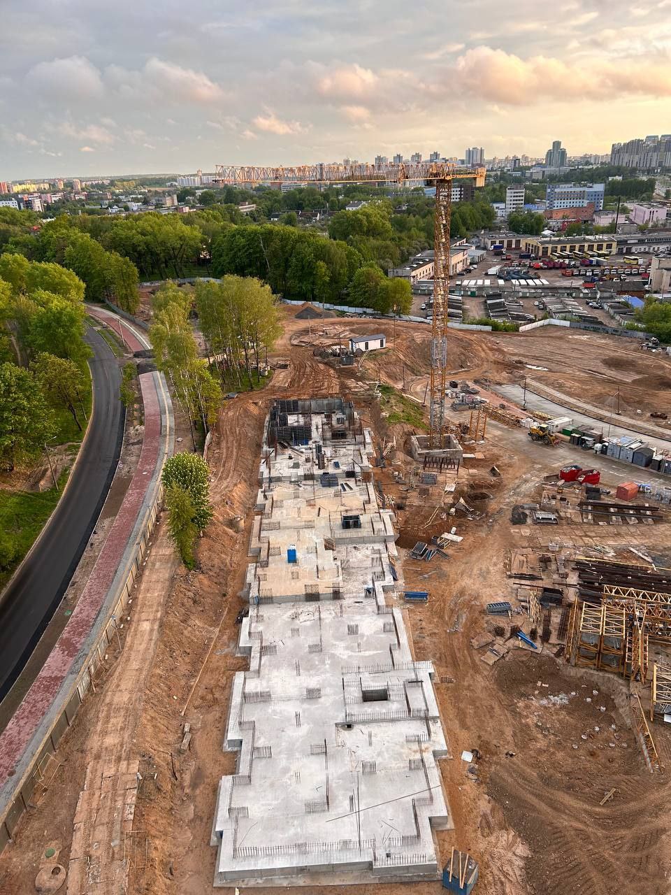 Key Stage in Dubravinsky Construction: Cranes in Action
