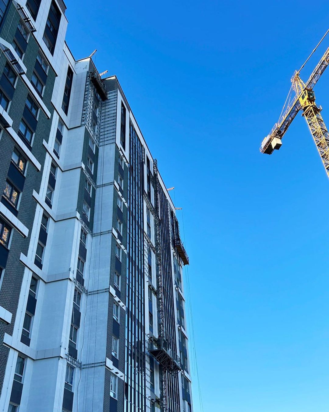 Power of Progress: Captivating Photos of Smart Residential Complex in Minsk under Construction